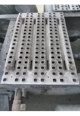 VOLVO VNL DECK (CATWALK) STEP