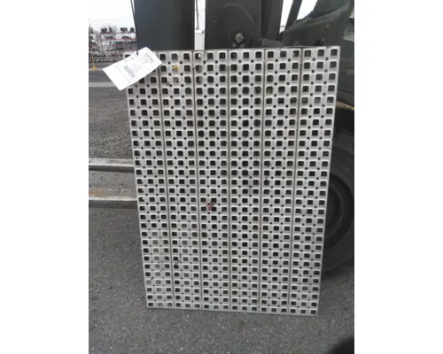 VOLVO VNL DECK (CATWALK) STEP