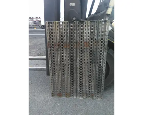 VOLVO VNL DECK (CATWALK) STEP