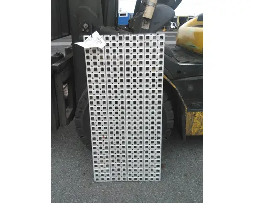 VOLVO VNL DECK (CATWALK) STEP