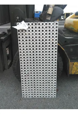 VOLVO VNL DECK (CATWALK) STEP