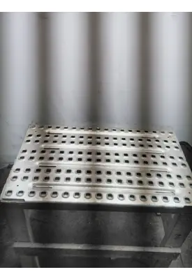 VOLVO VNL DECK (CATWALK) STEP