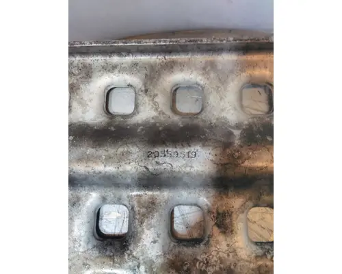 VOLVO VNL DECK (CATWALK) STEP