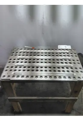 VOLVO VNL DECK (CATWALK) STEP