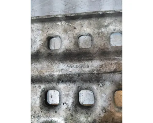 VOLVO VNL DECK (CATWALK) STEP