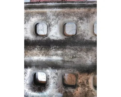 VOLVO VNL DECK (CATWALK) STEP