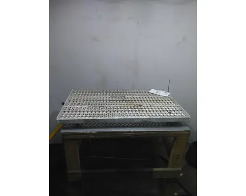 VOLVO VNL DECK (CATWALK) STEP