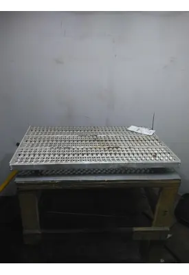 VOLVO VNL DECK (CATWALK) STEP