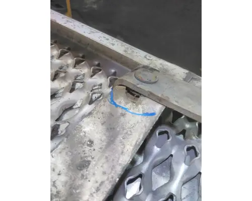 VOLVO VNL DECK (CATWALK) STEP