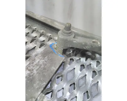 VOLVO VNL DECK (CATWALK) STEP