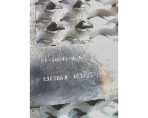 VOLVO VNL DECK (CATWALK) STEP