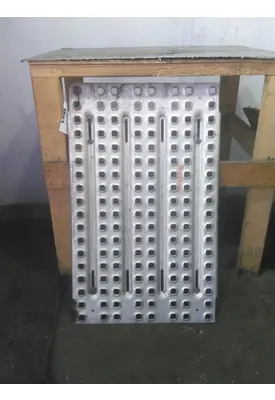 VOLVO VNL DECK (CATWALK) STEP