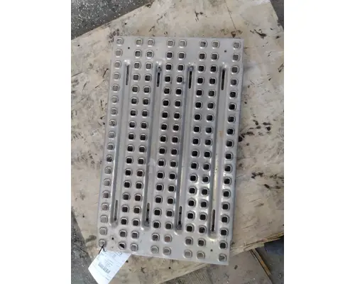 VOLVO VNL DECK (CATWALK) STEP