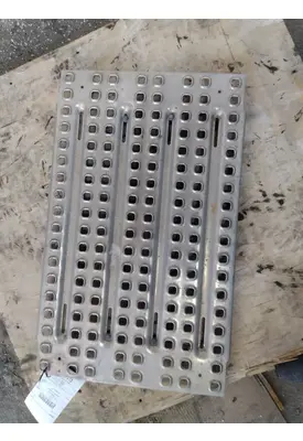 VOLVO VNL DECK (CATWALK) STEP