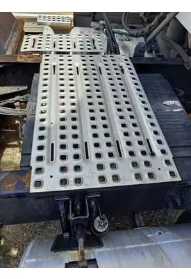 VOLVO VNL DECK (CATWALK) STEP