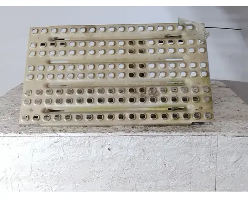 VOLVO VNL DECK (CATWALK) STEP