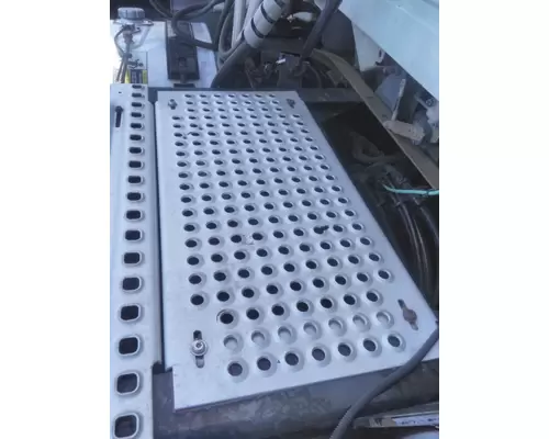 VOLVO VNL DECK (CATWALK) STEP