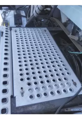 VOLVO VNL DECK (CATWALK) STEP
