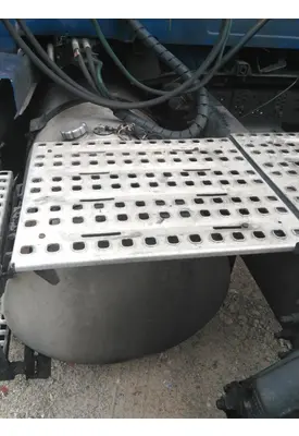 VOLVO VNL DECK (CATWALK) STEP
