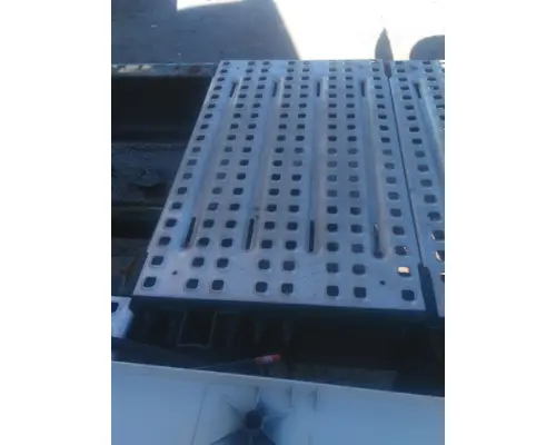 VOLVO VNL DECK (CATWALK) STEP