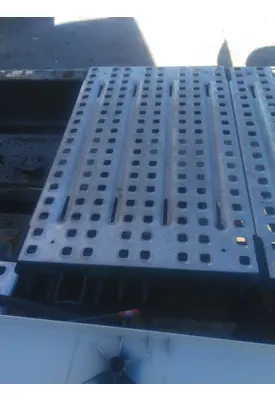 VOLVO VNL DECK (CATWALK) STEP