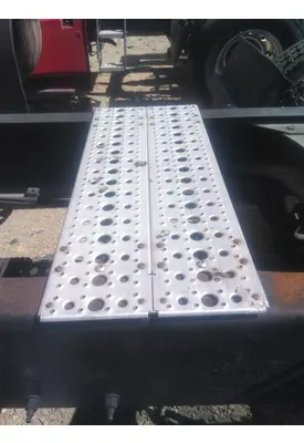 VOLVO VNL DECK (CATWALK) STEP