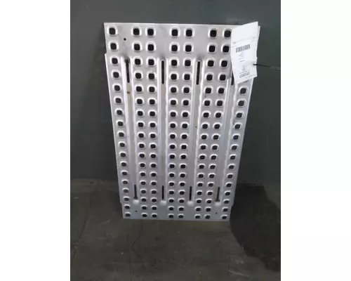 VOLVO VNL DECK (CATWALK) STEP