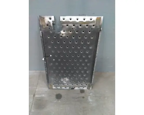 VOLVO VNL DECK (CATWALK) STEP