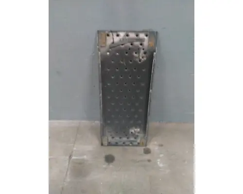 VOLVO VNL DECK (CATWALK) STEP