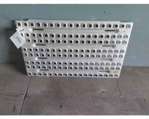 VOLVO VNL DECK (CATWALK) STEP