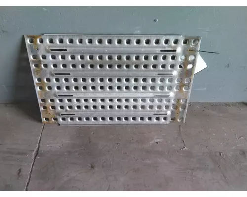 VOLVO VNL DECK (CATWALK) STEP
