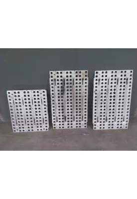 VOLVO VNL DECK (CATWALK) STEP