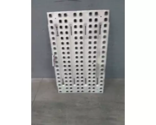 VOLVO VNL DECK (CATWALK) STEP