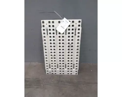 VOLVO VNL DECK (CATWALK) STEP