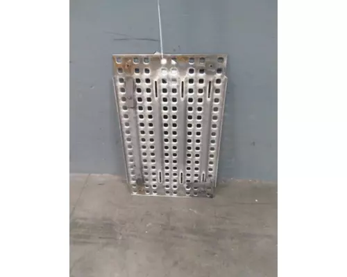 VOLVO VNL DECK (CATWALK) STEP
