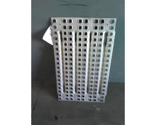 VOLVO VNL DECK (CATWALK) STEP