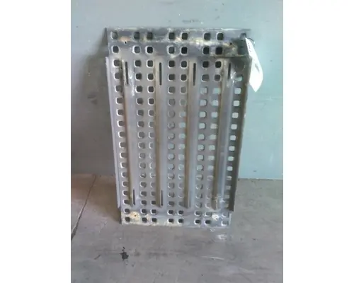 VOLVO VNL DECK (CATWALK) STEP