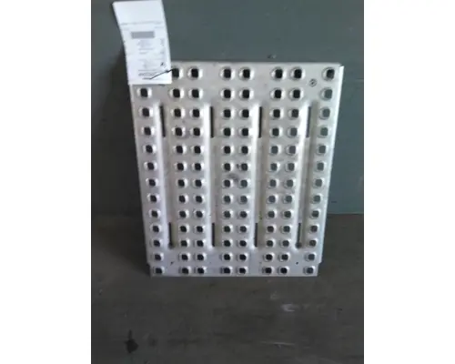 VOLVO VNL DECK (CATWALK) STEP