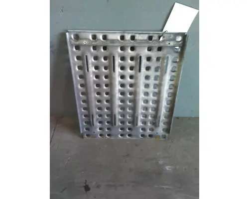 VOLVO VNL DECK (CATWALK) STEP