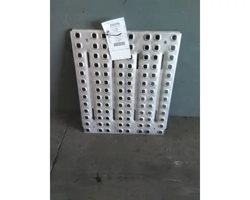 VOLVO VNL DECK (CATWALK) STEP