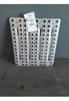 VOLVO VNL DECK (CATWALK) STEP