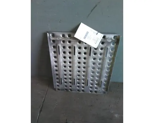 VOLVO VNL DECK (CATWALK) STEP