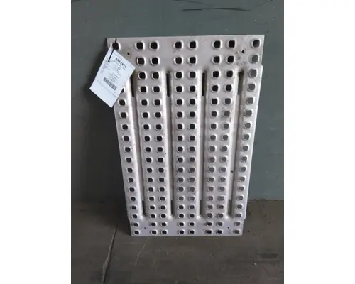 VOLVO VNL DECK (CATWALK) STEP