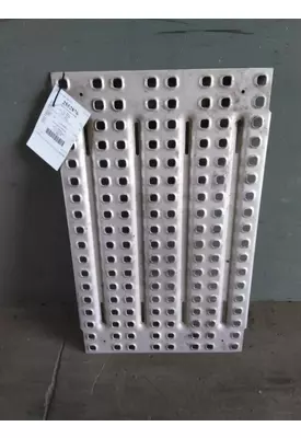VOLVO VNL DECK (CATWALK) STEP