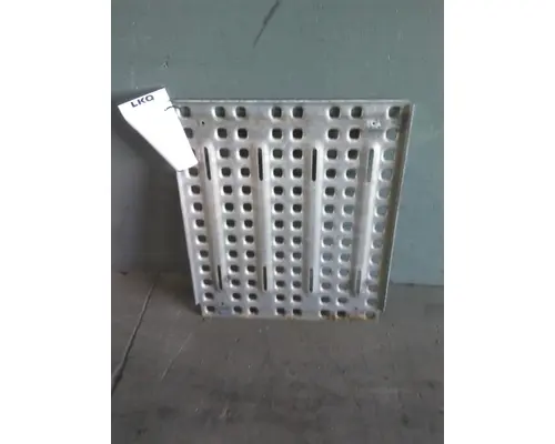 VOLVO VNL DECK (CATWALK) STEP