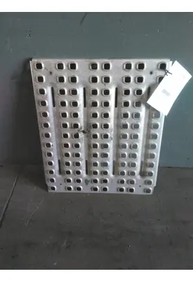 VOLVO VNL DECK (CATWALK) STEP