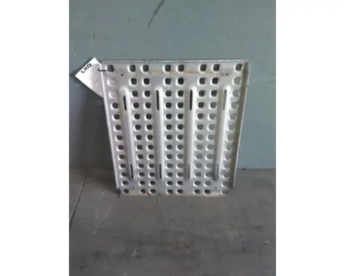 VOLVO VNL DECK (CATWALK) STEP