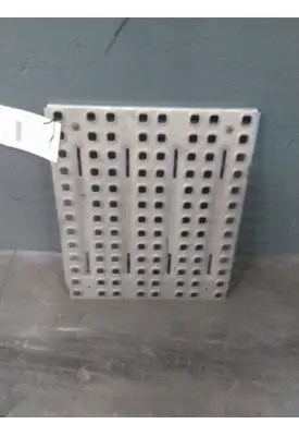 VOLVO VNL DECK (CATWALK) STEP