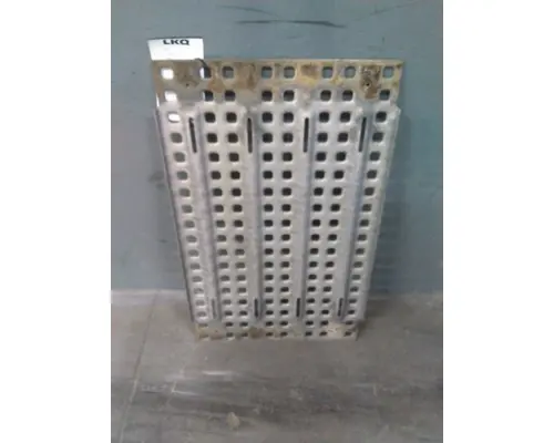 VOLVO VNL DECK (CATWALK) STEP