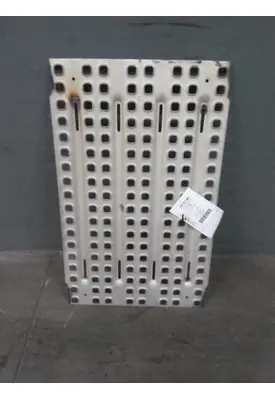 VOLVO VNL DECK (CATWALK) STEP